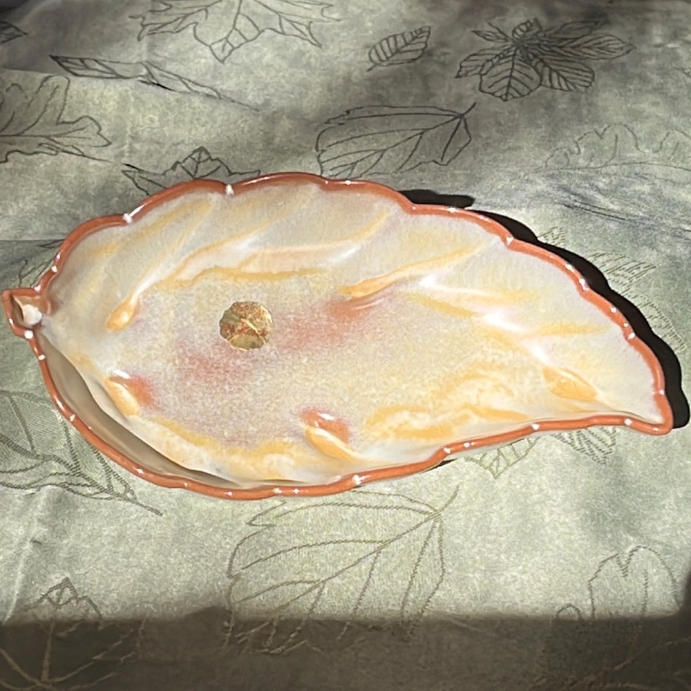 Frankoma Leaf Dish 225‎